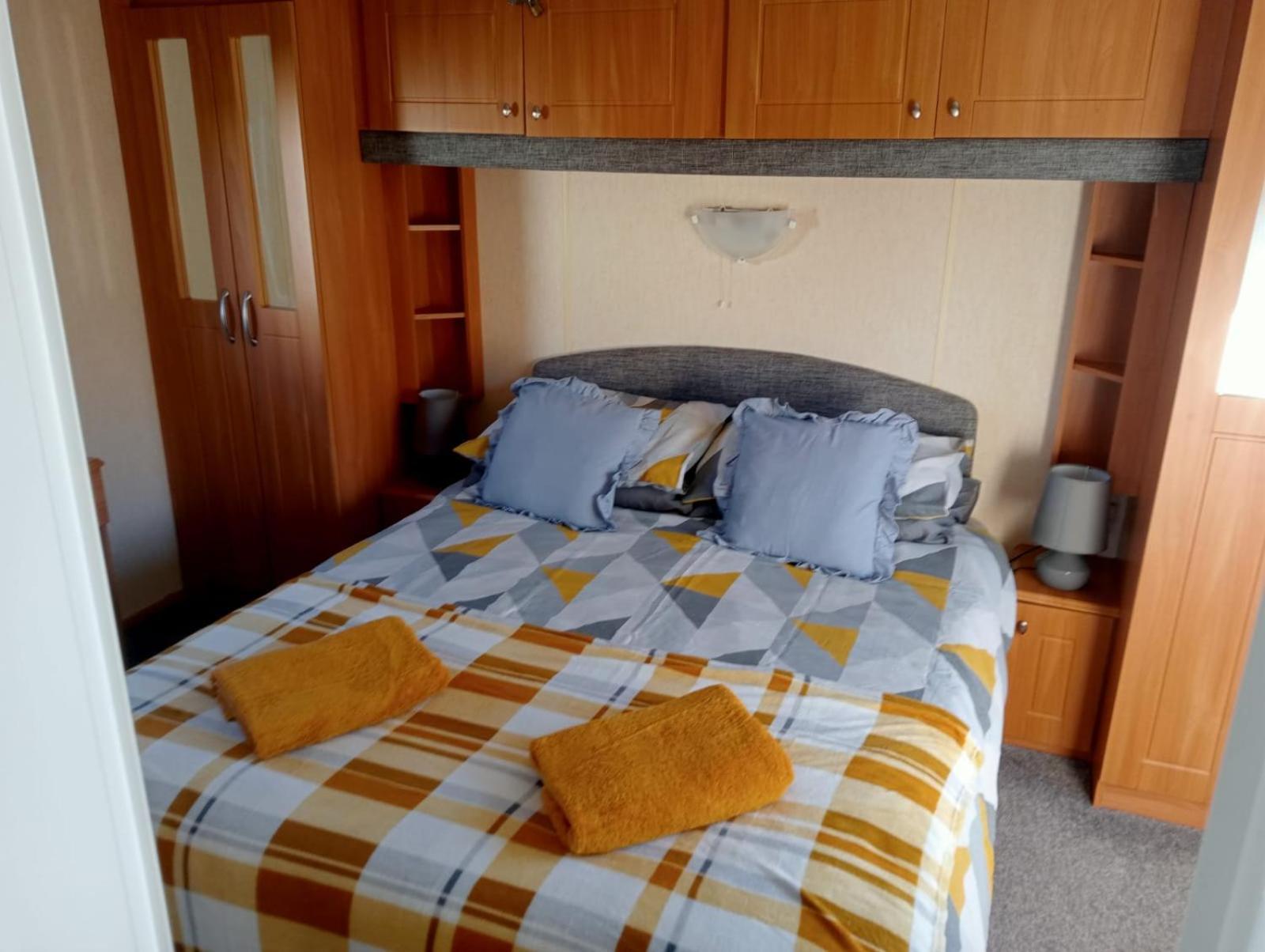 Modern 2 Bedroom Static Caravan - Lyons Kingsley Holiday Park - Pensarn, Abergele - Pet Friendly 外观 照片